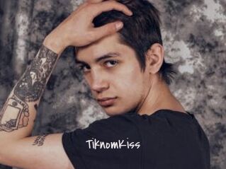 TiknomKiss